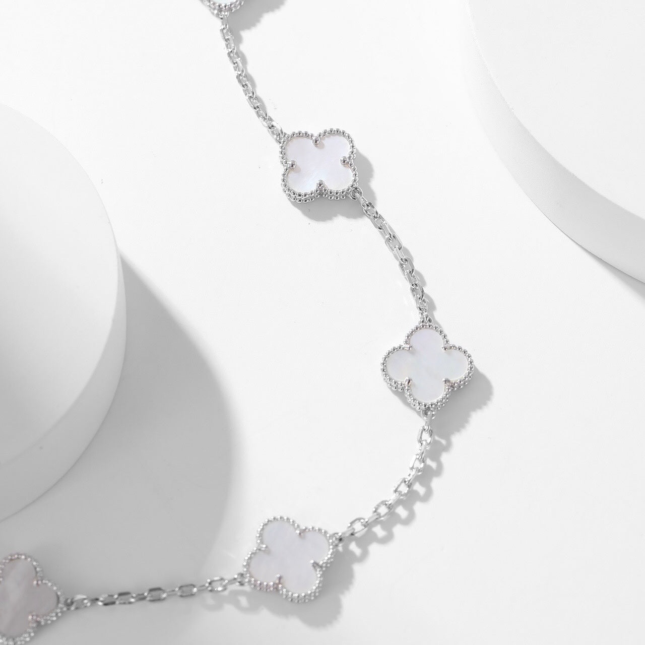 [Glimmer]CLOVER 10 MOTIFS WHITE MOTHER OF PEARL NECKLACE