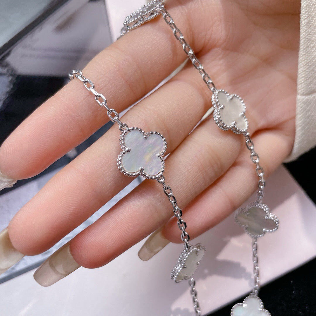 [Glimmer]CLOVER 10 MOTIFS WHITE MOTHER OF PEARL NECKLACE