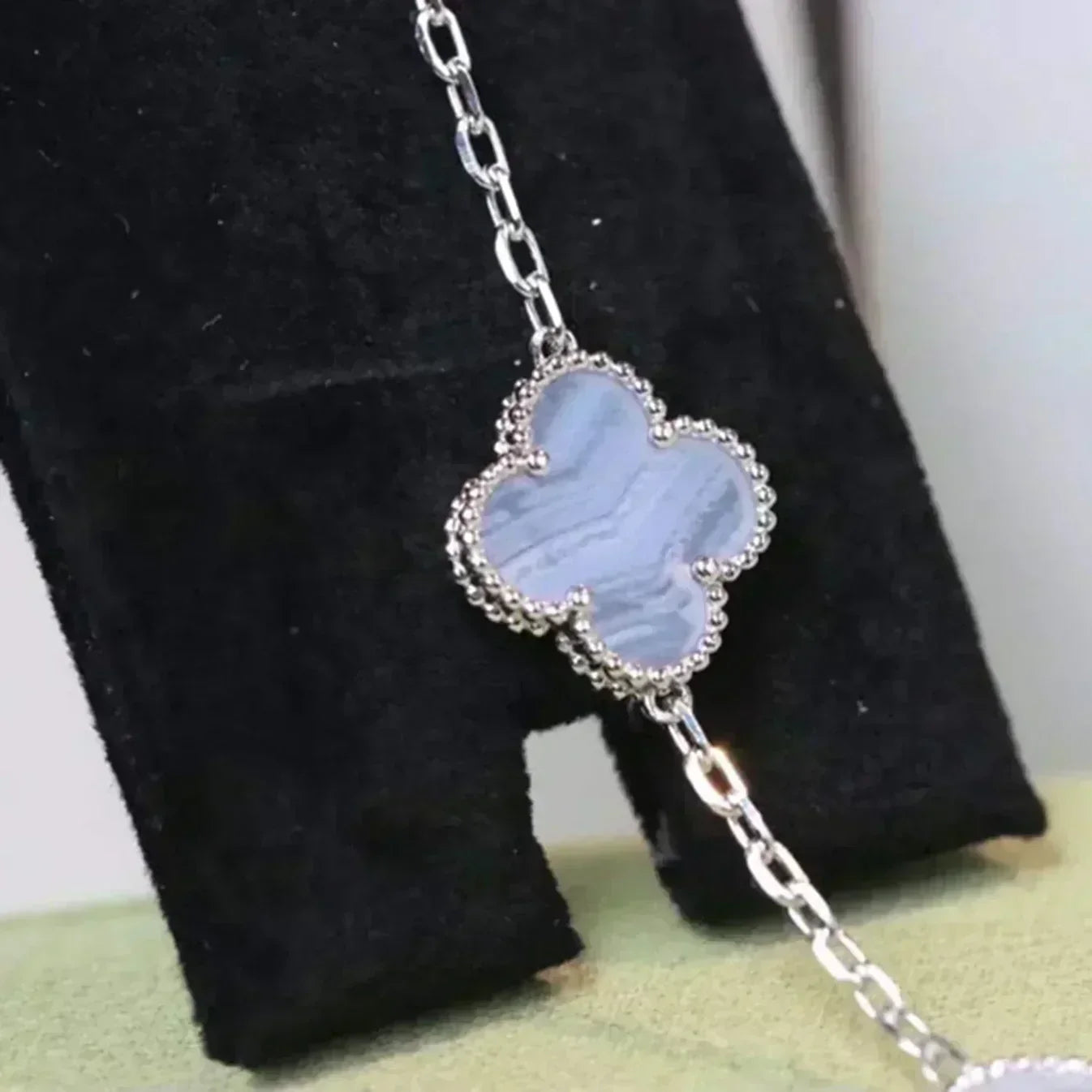 [Glimmer] CLOVER 5 MOTIF PURPLE CHALCEDONY BRACELET COLLECTION