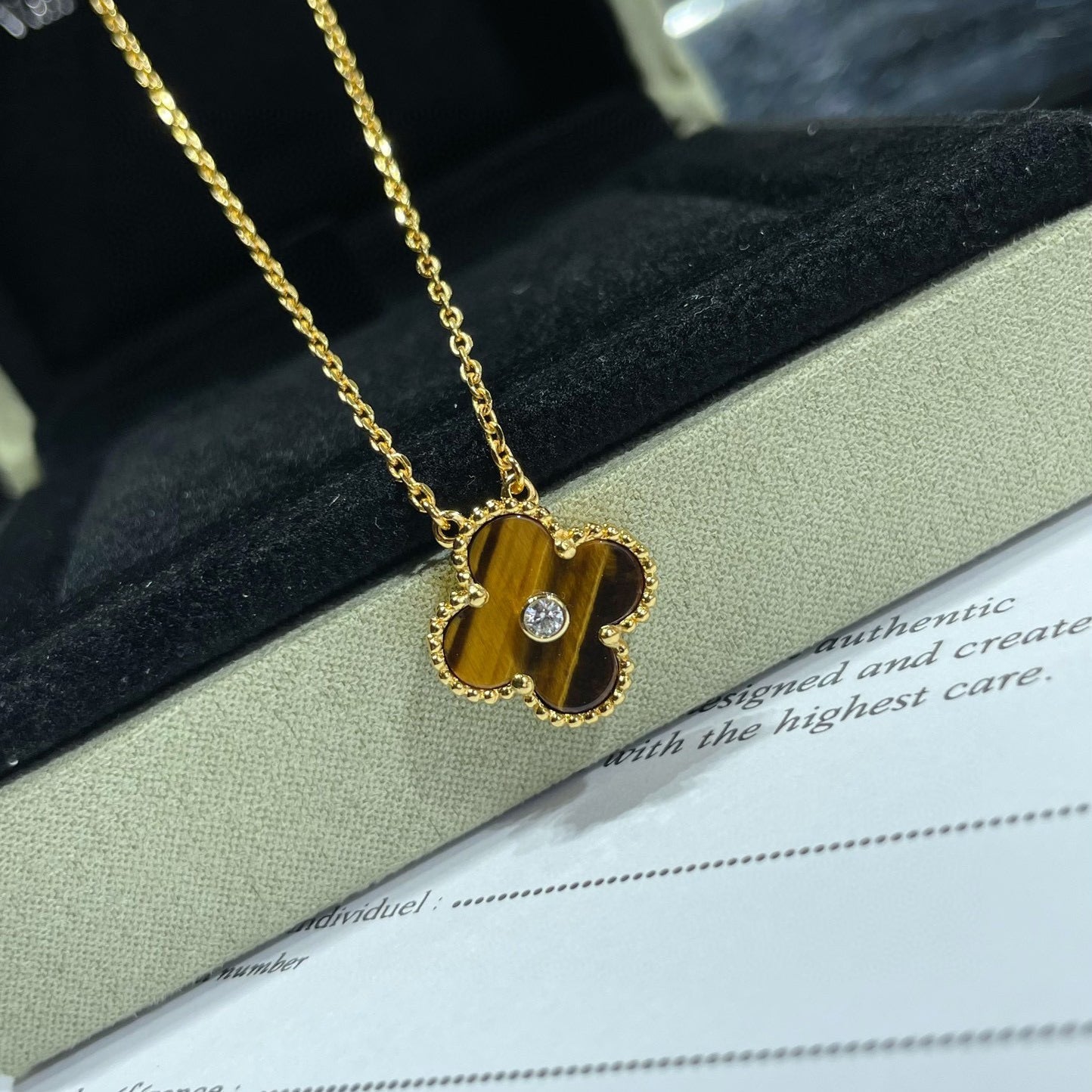 [Glimmer]CLOVER 15MM DIAMOND AND YELLOW TIGER'S EYE AGATE necklace
