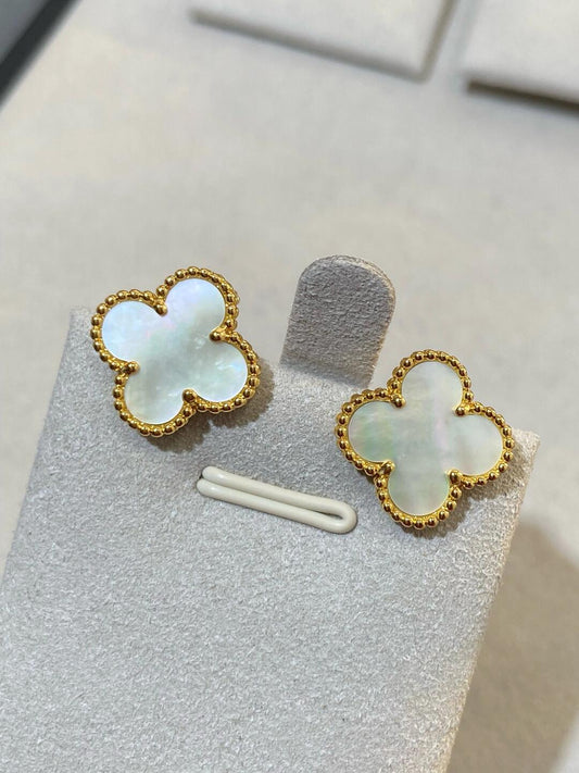 [Glimmer] CLOVER LARGE (20mm) 1 MOTIFS WHITE MOP STUD EARRINGS