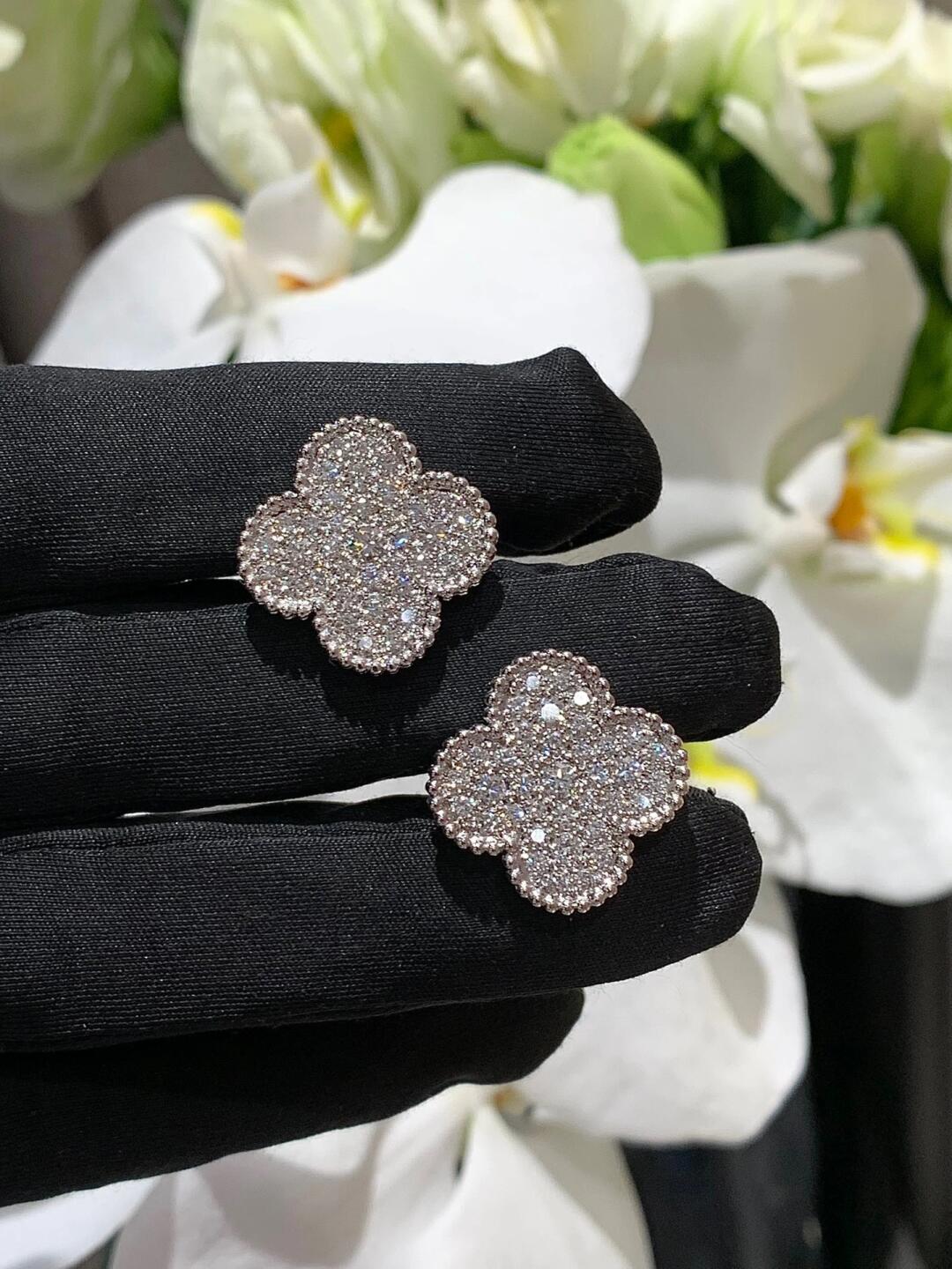 [Glimmer]CLOVER 20MM MOTIFS DIAMOND STUD EARRINGS SILVER
