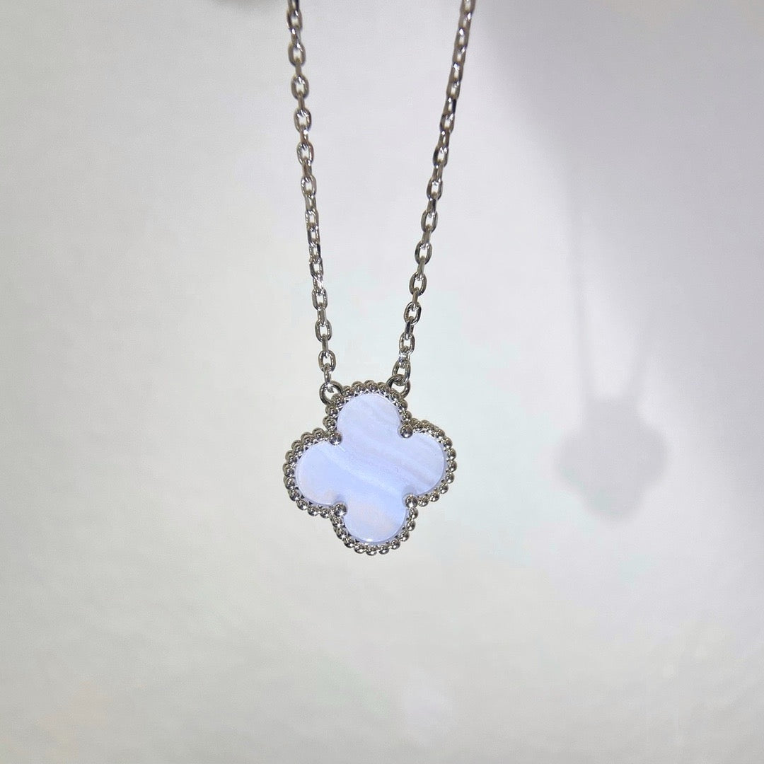 [Glimmer]CLOVER 15MM BLUE CHALCEDONY NECKLACE SILVER