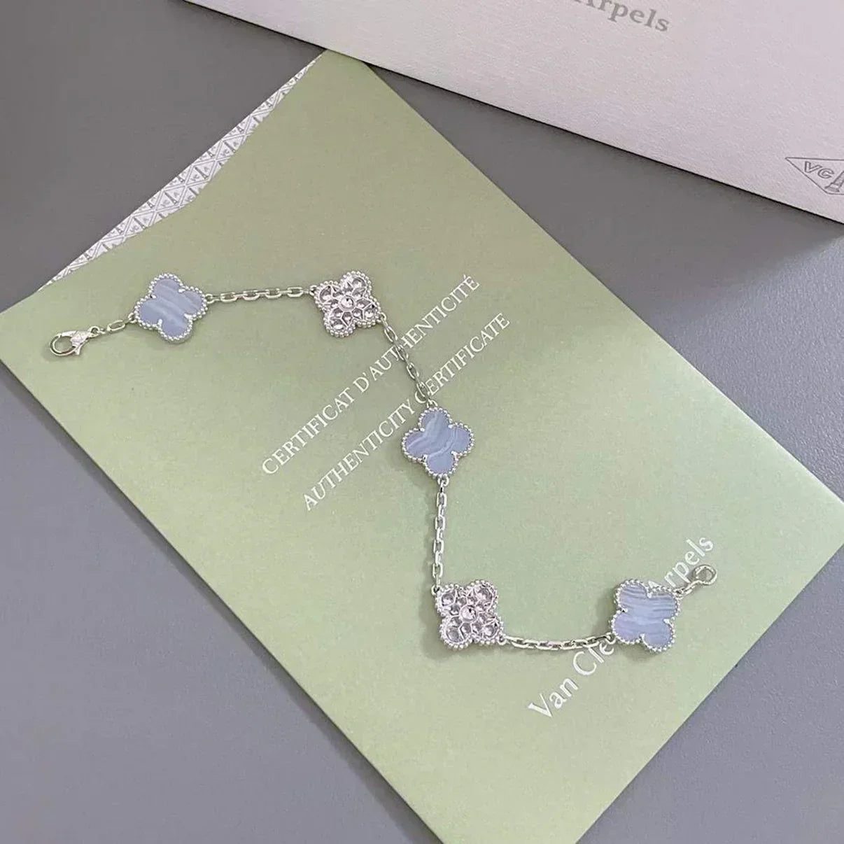 [Glimmer] CLOVER 5 MOTIF PURPLE CHALCEDONY BRACELET COLLECTION