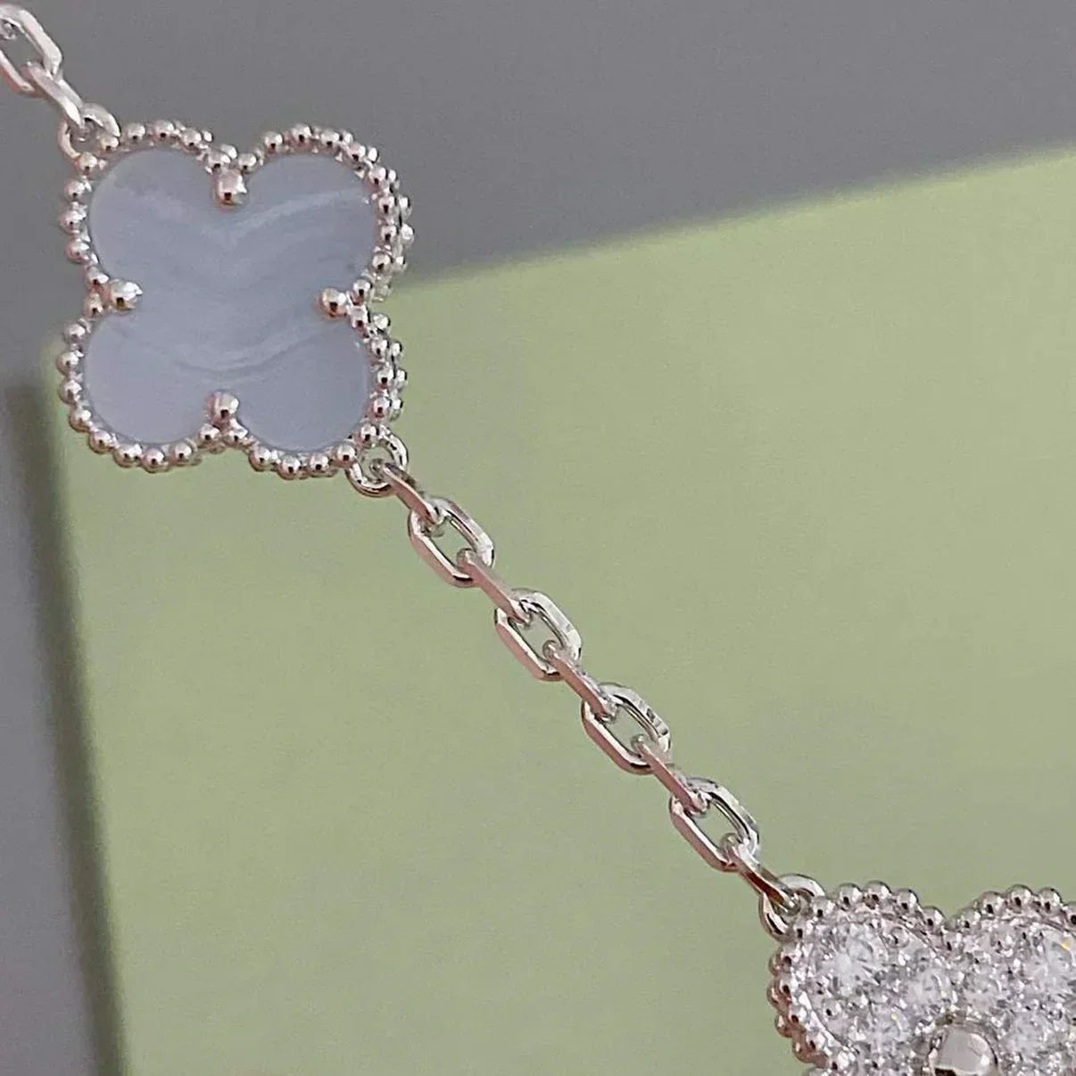 [Glimmer] CLOVER 5 MOTIF PURPLE CHALCEDONY BRACELET COLLECTION