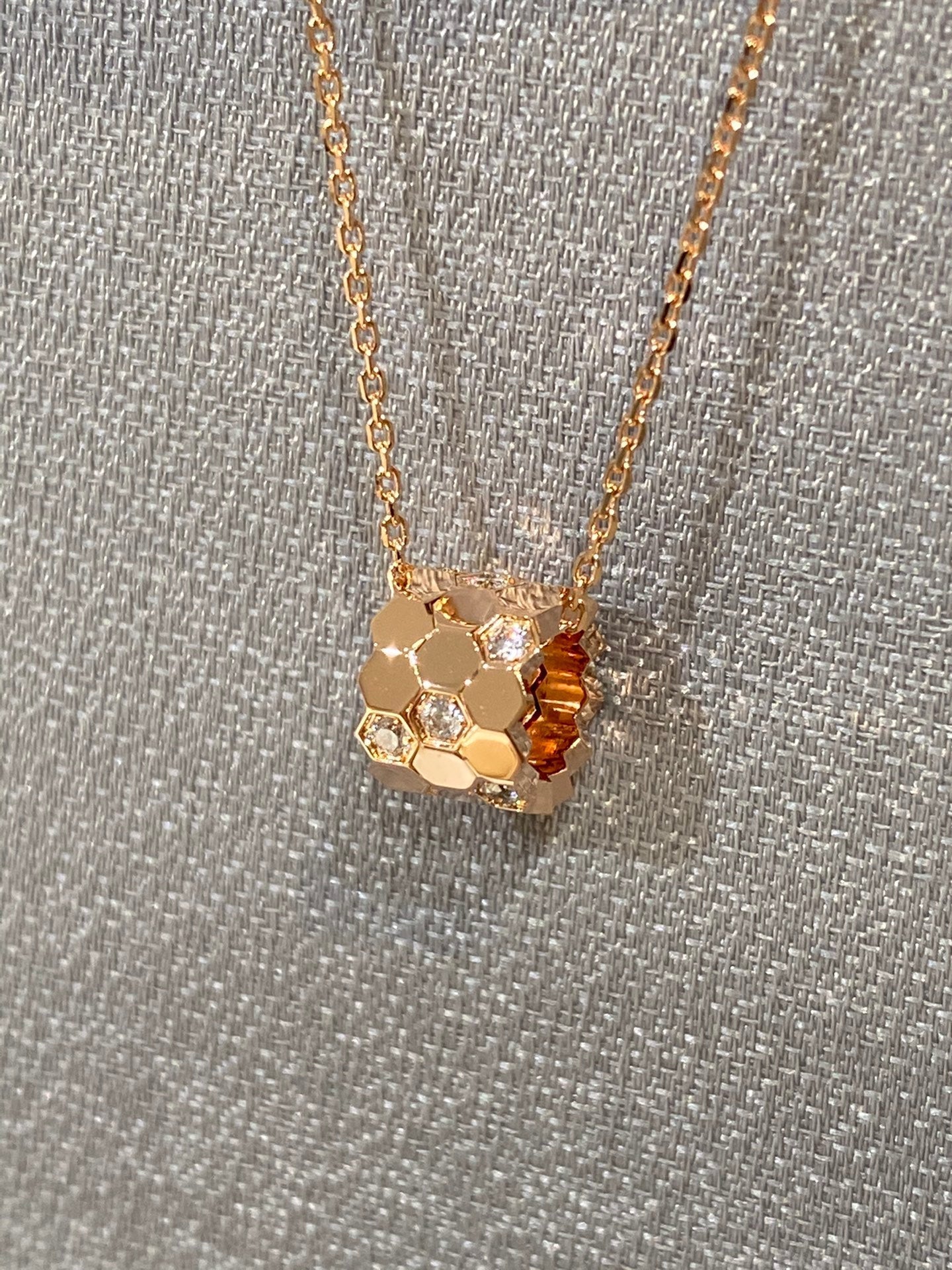 [Glimmer]BEE LOVE DIAMOND NECKLACE