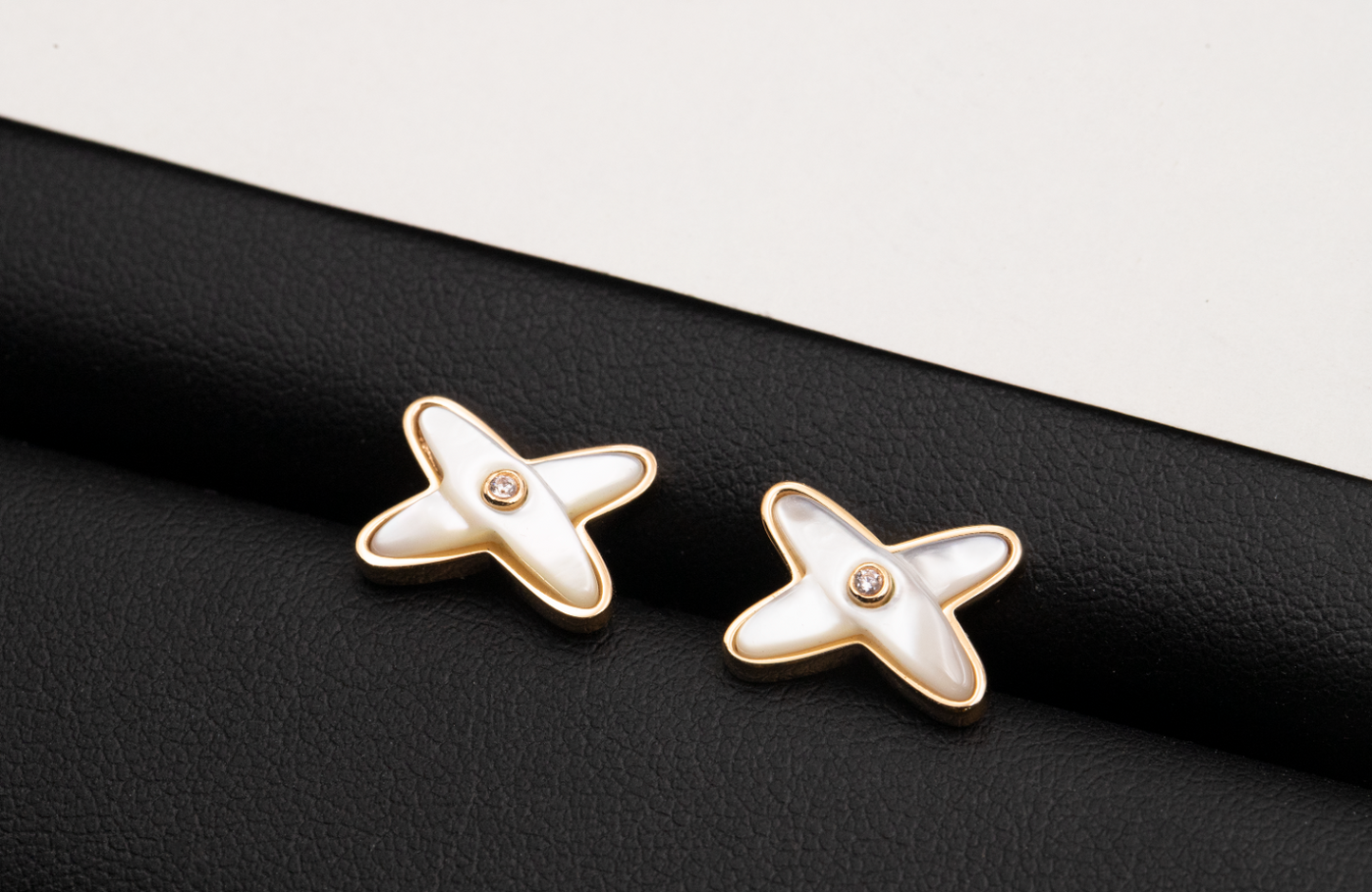 [Glimmer]JEUX DE WHITE MOP Glimmer GOLD DIAMOND EARRINGS