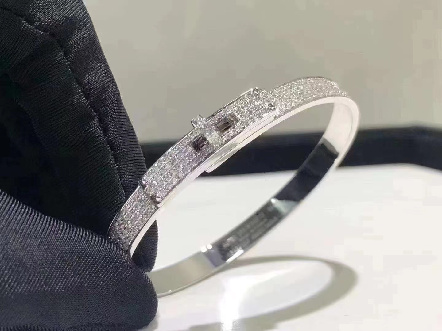 [Glimmer]HM KELLY BRACELET IN SILVER AND FULL PAVE DIAMOND