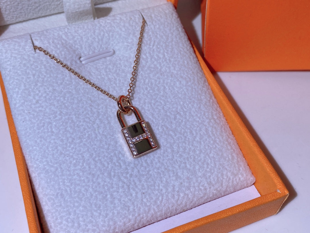 [Glimmer]HM ADVANCED NICHE LOCK HEAD NECKLACE DIAMONDS