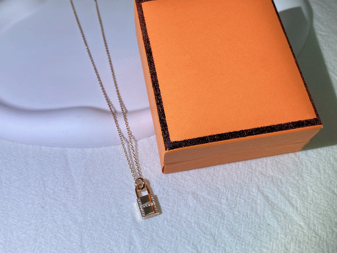 [Glimmer]HM ADVANCED NICHE LOCK HEAD NECKLACE DIAMONDS