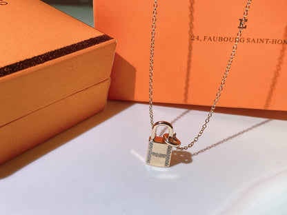 [Glimmer]HM ADVANCED NICHE LOCK HEAD NECKLACE DIAMONDS