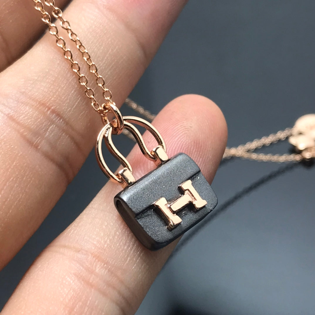 [Glimmer]WOMEN'S HM AMULETTES CONSTANCE PENDANT NECKLACE