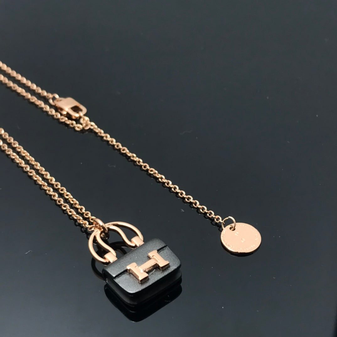 [Glimmer]WOMEN'S HM AMULETTES CONSTANCE PENDANT NECKLACE