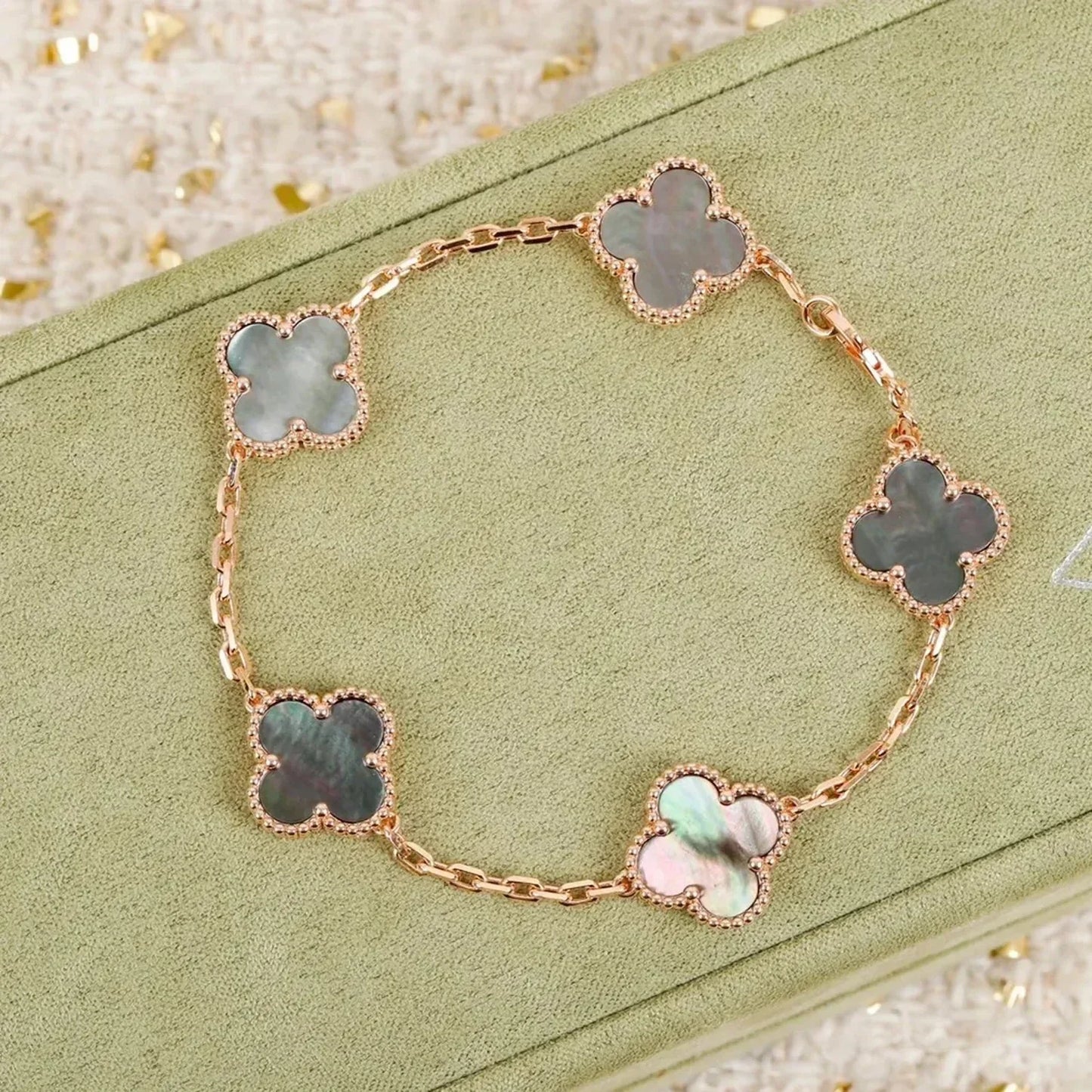 [Glimmer] CLOVER 5 MOTIF GRAY MOP BRACELET COLLECTION