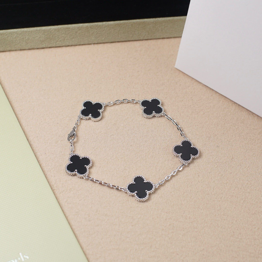 [Glimmer] CLOVER 5 MOTIF ONYXS BRACELET COLLECTION