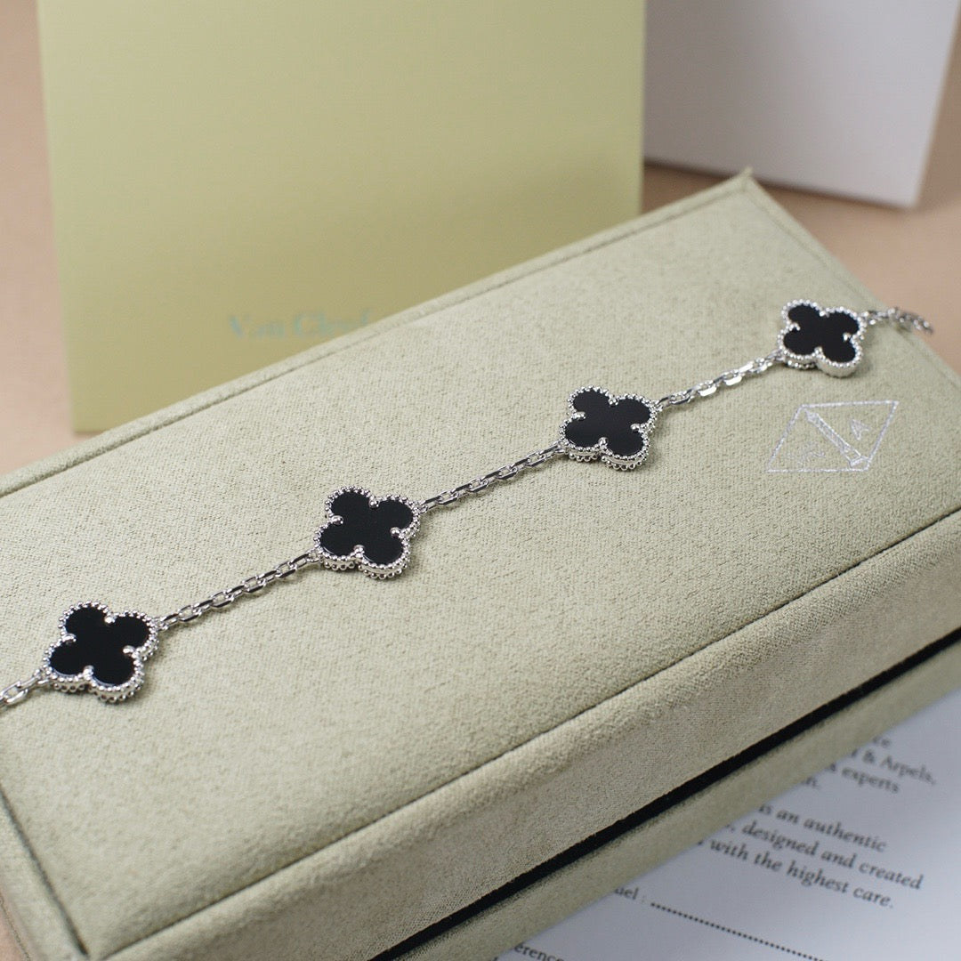 [Glimmer] CLOVER 5 MOTIF ONYXS BRACELET COLLECTION