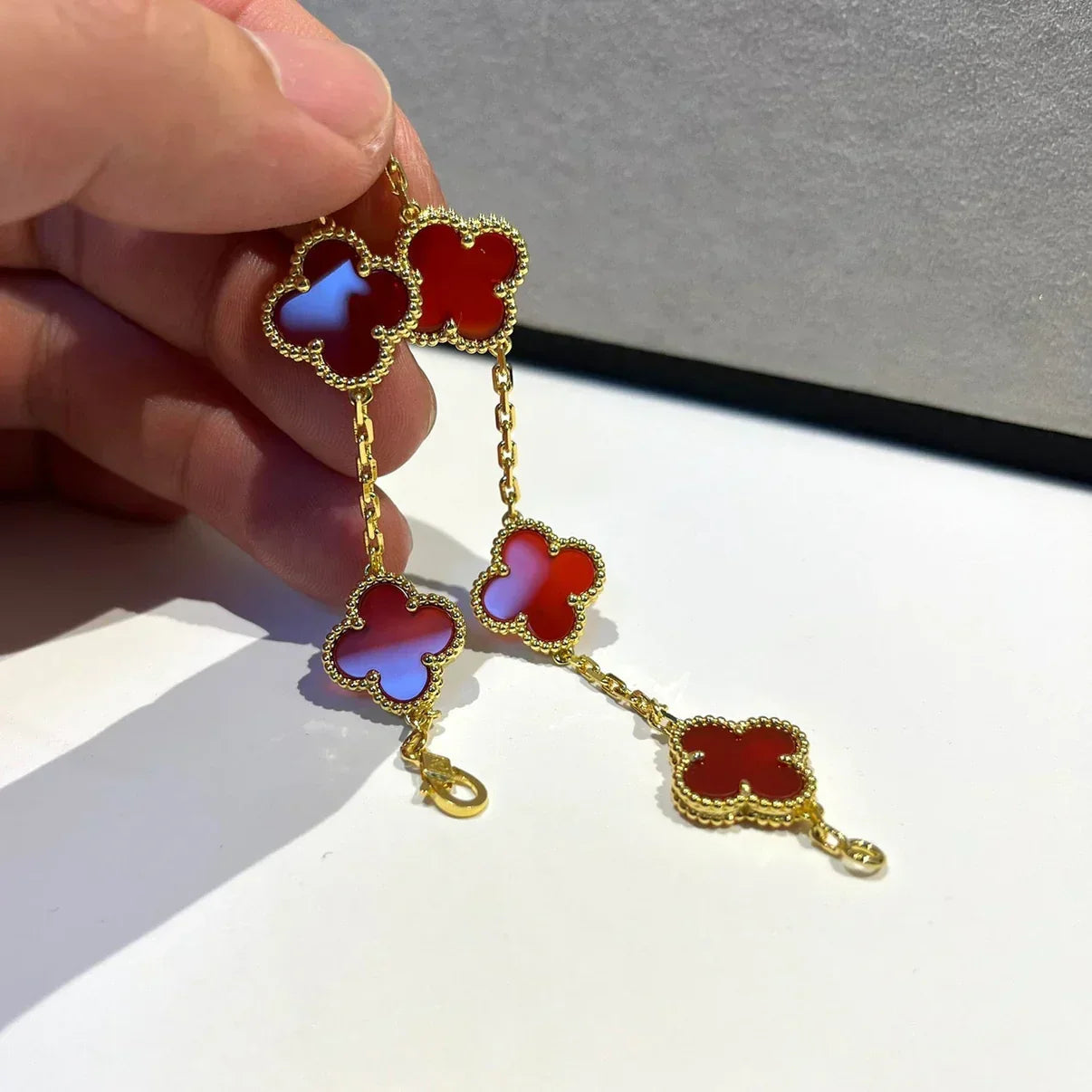 [Glimmer] CLOVER 5 MOTIF RED CORNELIAN BRACELET COLLECTION