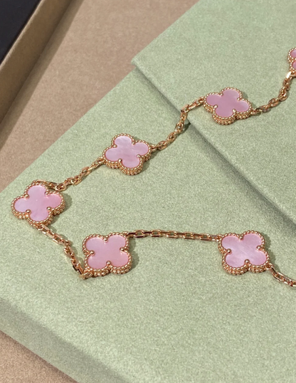 [Glimmer Jewellery] ピンクのネックレス（10連クローバー）