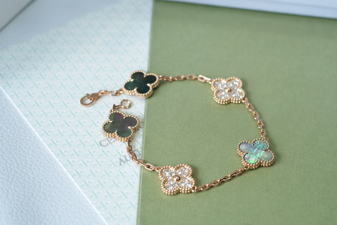 [Glimmer] CLOVER 5 MOTIF GRAY MOP BRACELET COLLECTION