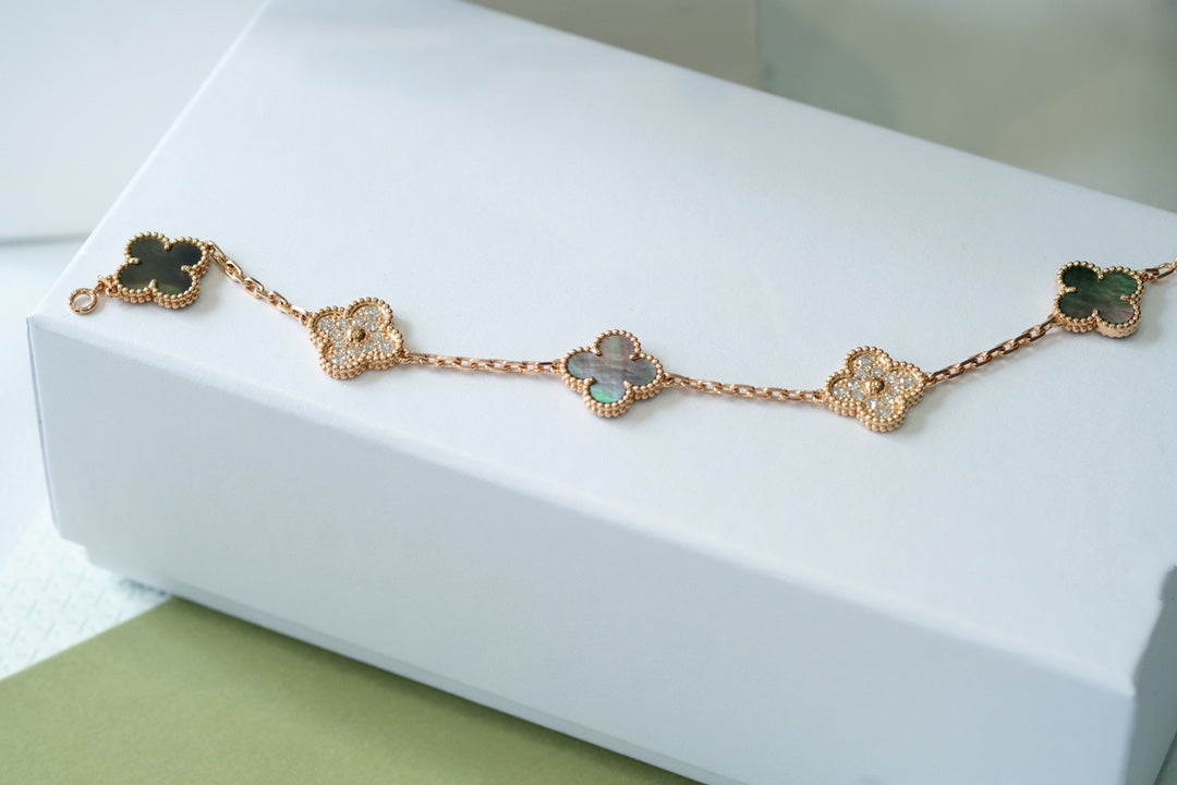 [Glimmer] CLOVER 5 MOTIF GRAY MOP BRACELET COLLECTION