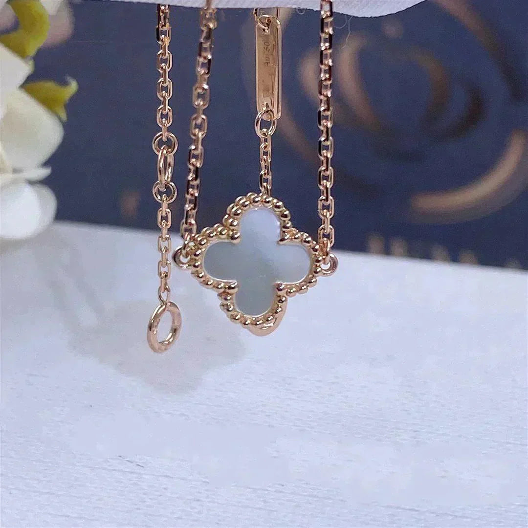 [Glimmer]CLOVER WHITE MOP SINGLE FLOWER BRACELET
