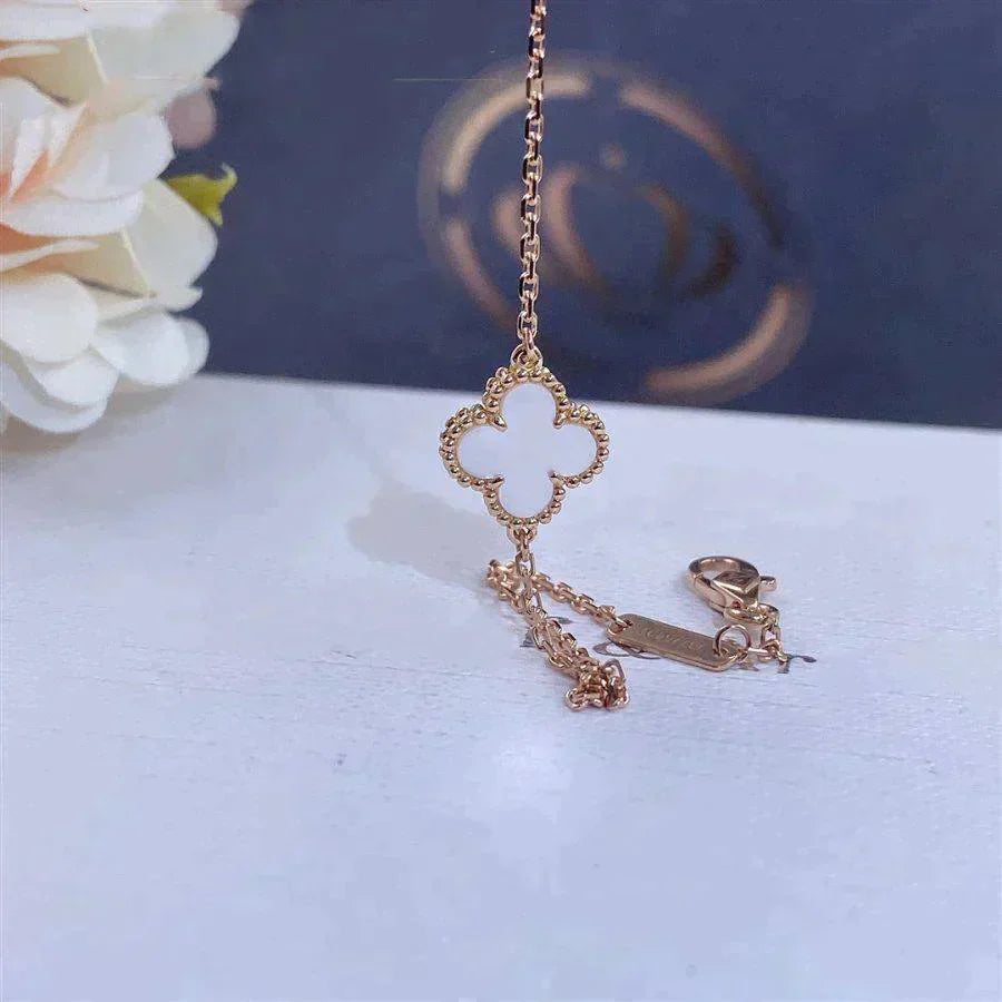 [Glimmer]CLOVER WHITE MOP SINGLE FLOWER BRACELET