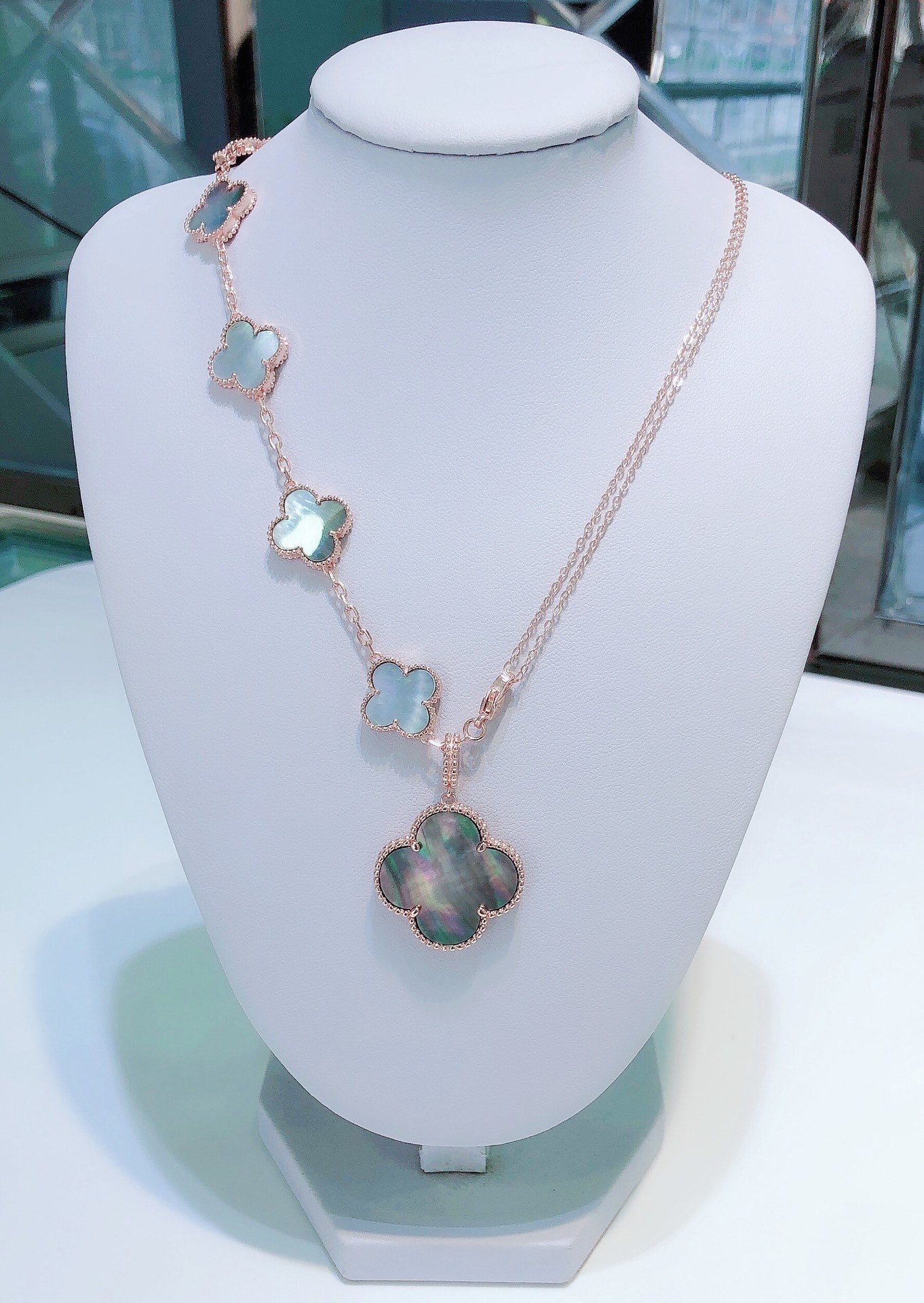 [Glimmer]コンビネーション ブレスレット 5モチーフ & ネックレス ダークマザーオブパール Glimmer ゴールド