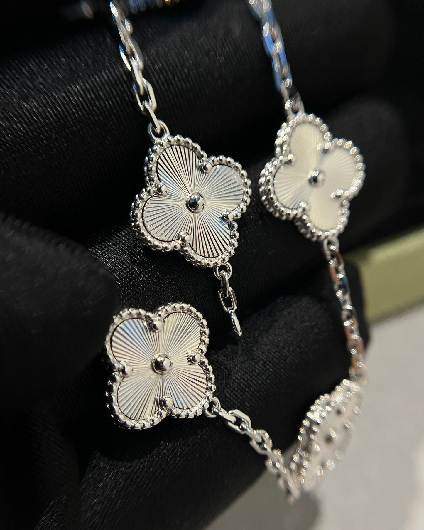 [Glimmer] CLOVER 5 MOTIF LASER BRACELET COLLECTION