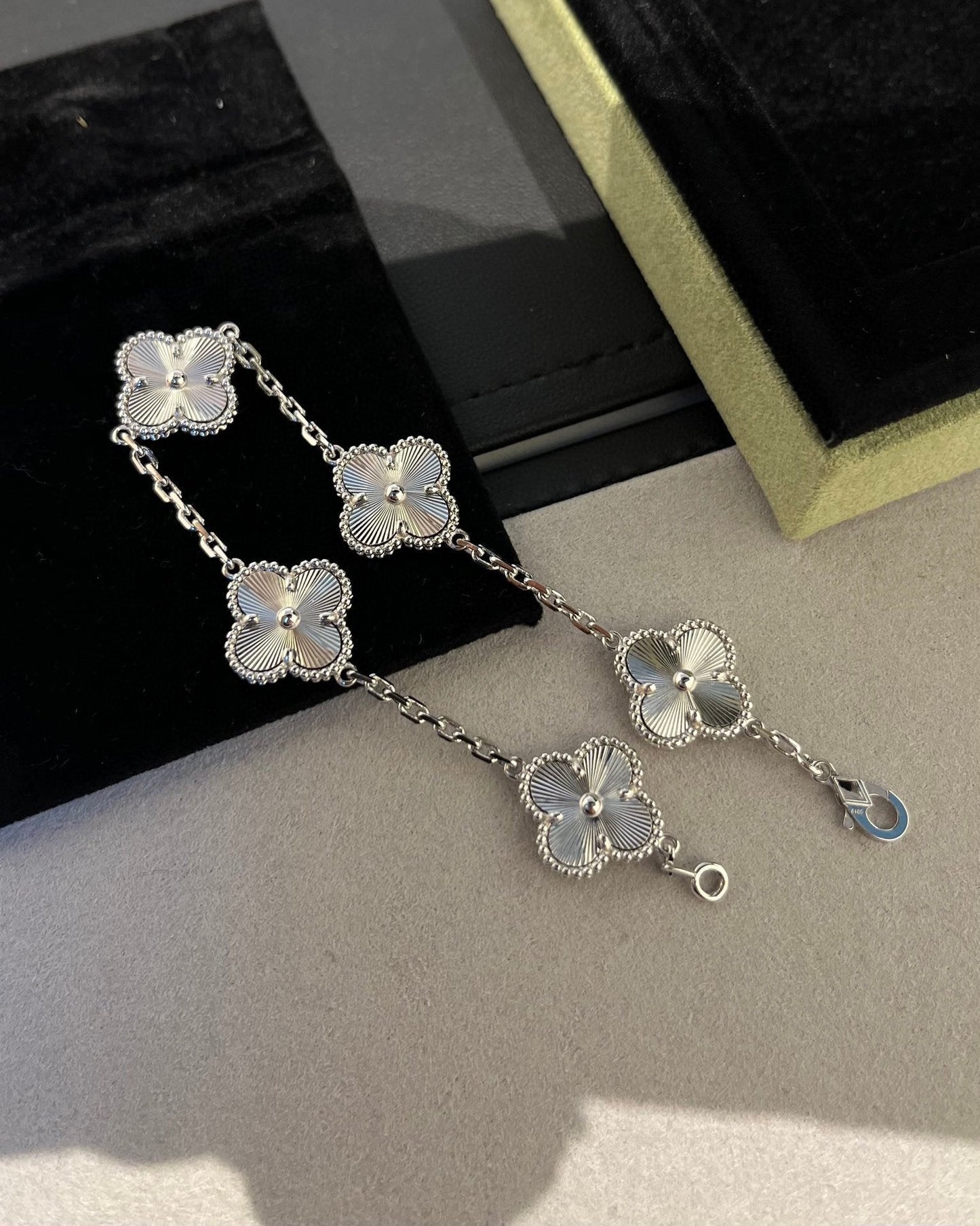 [Glimmer] CLOVER 5 MOTIF LASER BRACELET COLLECTION