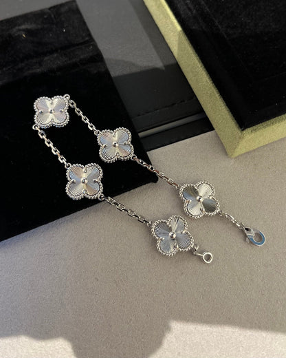 [Glimmer] CLOVER 5 MOTIF LASER BRACELET COLLECTION
